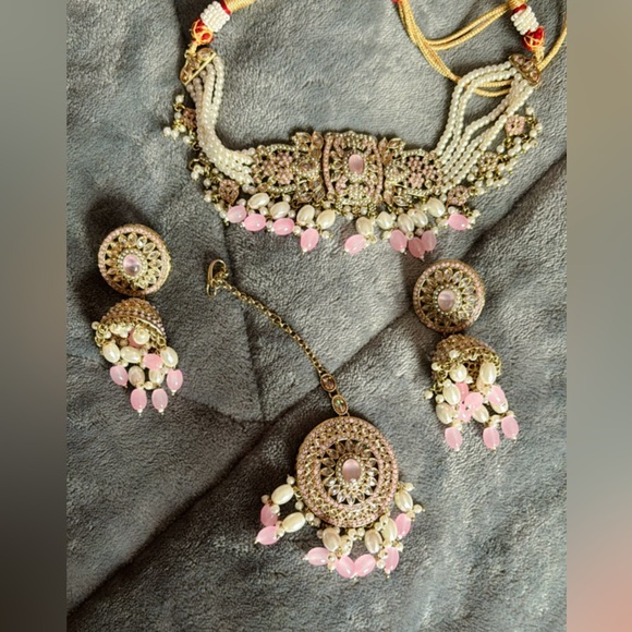 Indian Pakistani Pink Set with earrings and tikka - Picture 2 of 2